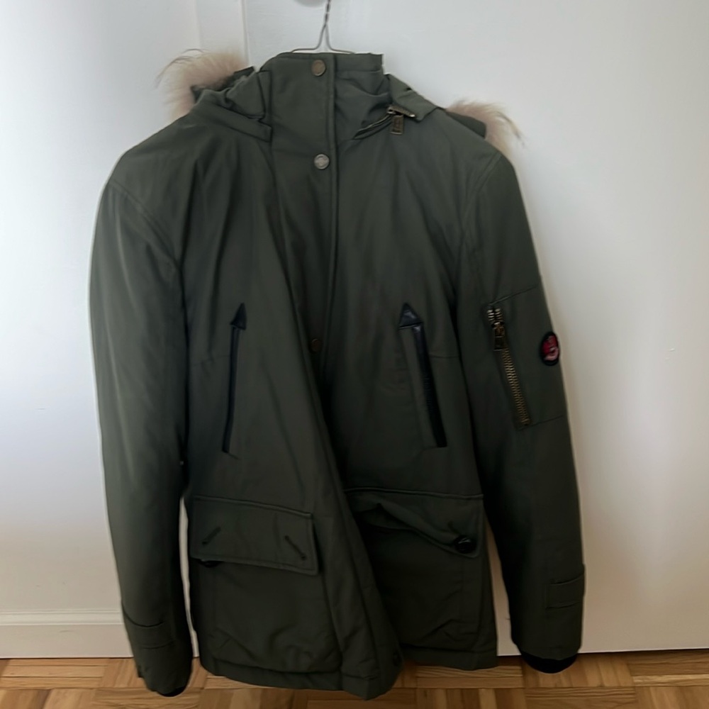 Pendleton women’s olive green puffer with detachable fur hood. Size S